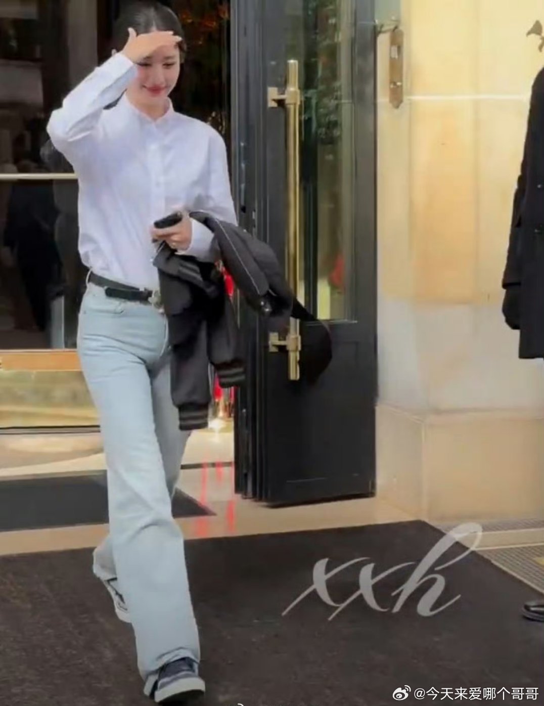 女装牛仔裤无中生有这块我是很佩服的，还以为便宜的才这样，看吧贵的也是 