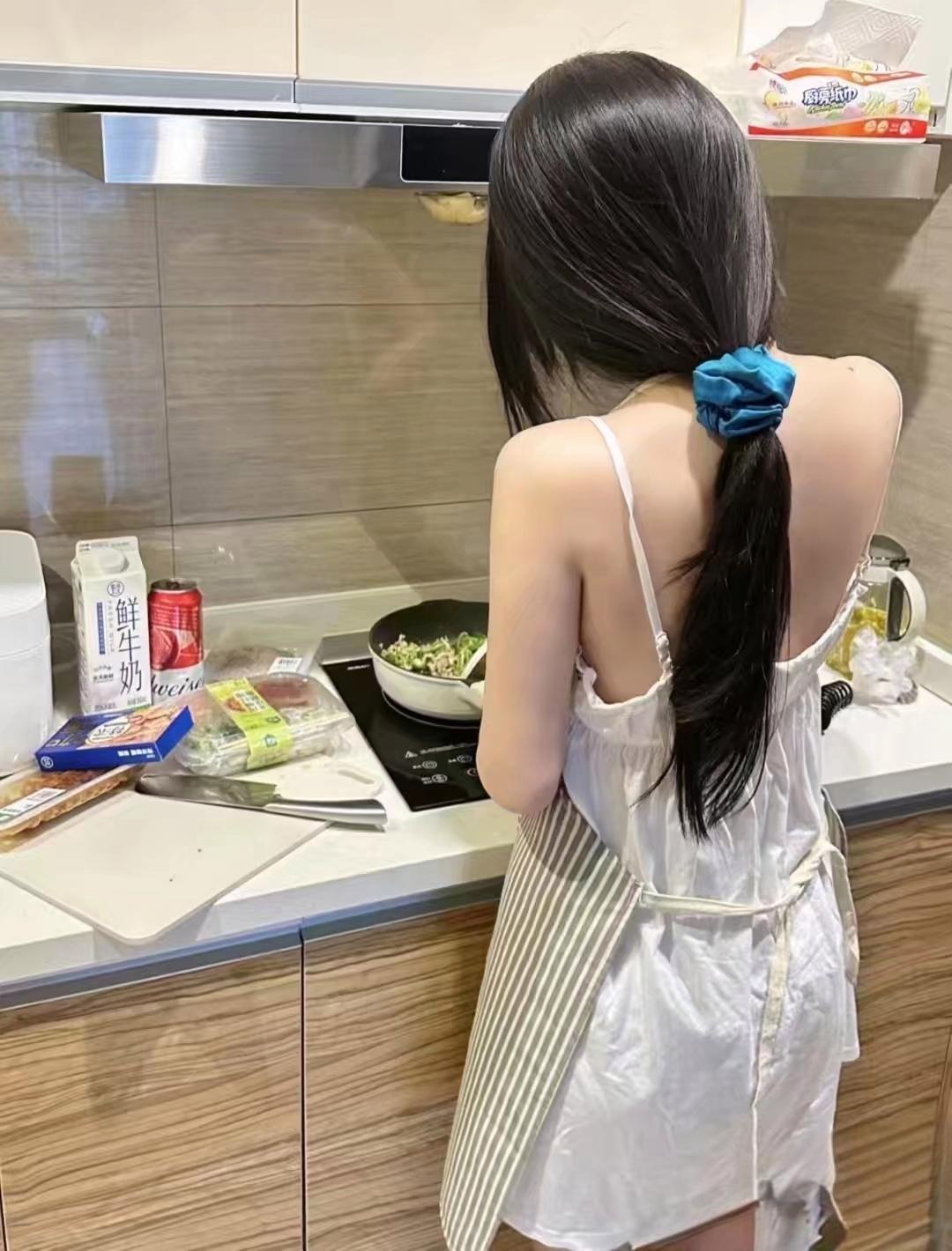 秀色可餐，你们想不想加入一起做饭