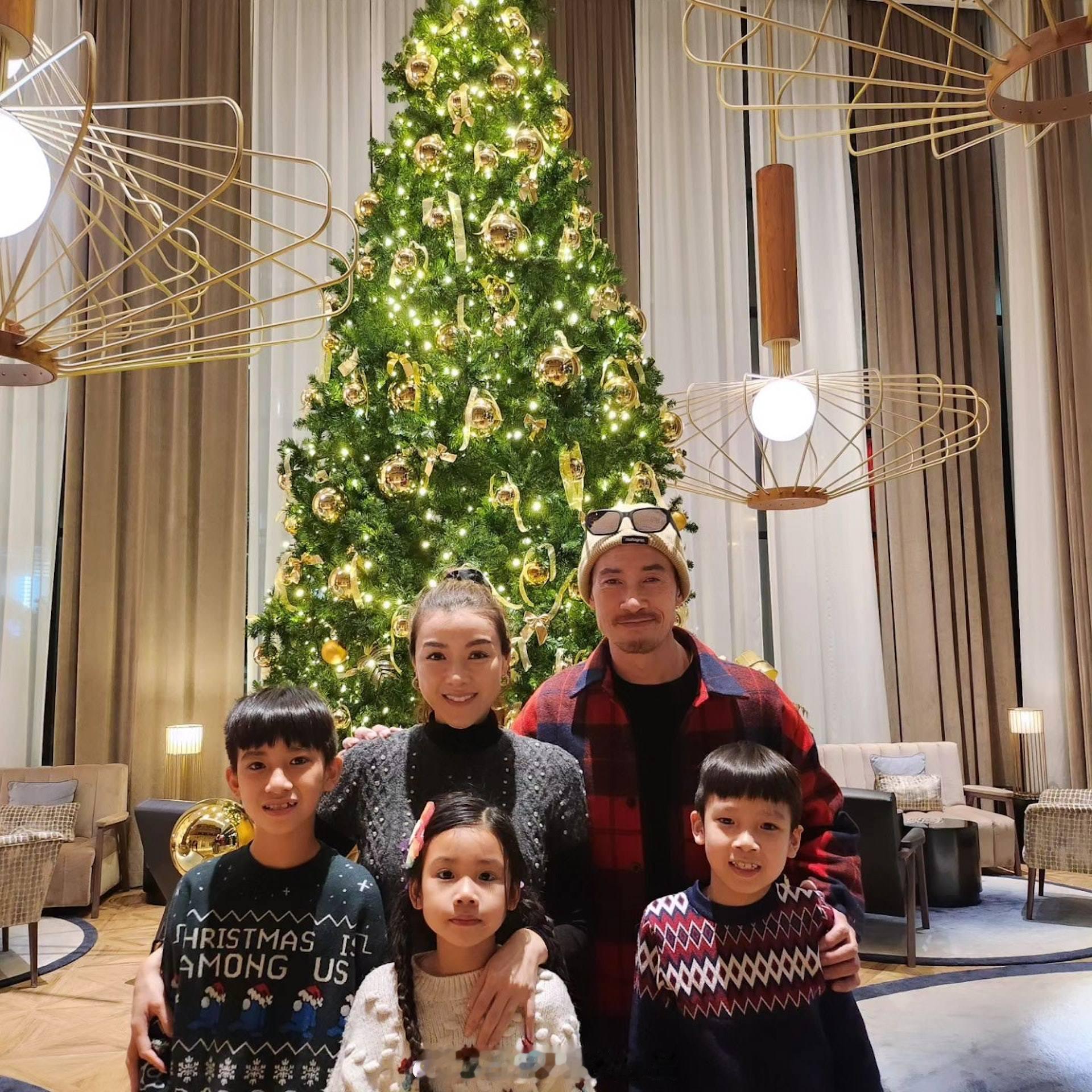 视帝陈豪传坐拥三千万天价合约 住中半山仍亲自卖咖啡 秀浓密头发视帝陈豪入行超过2