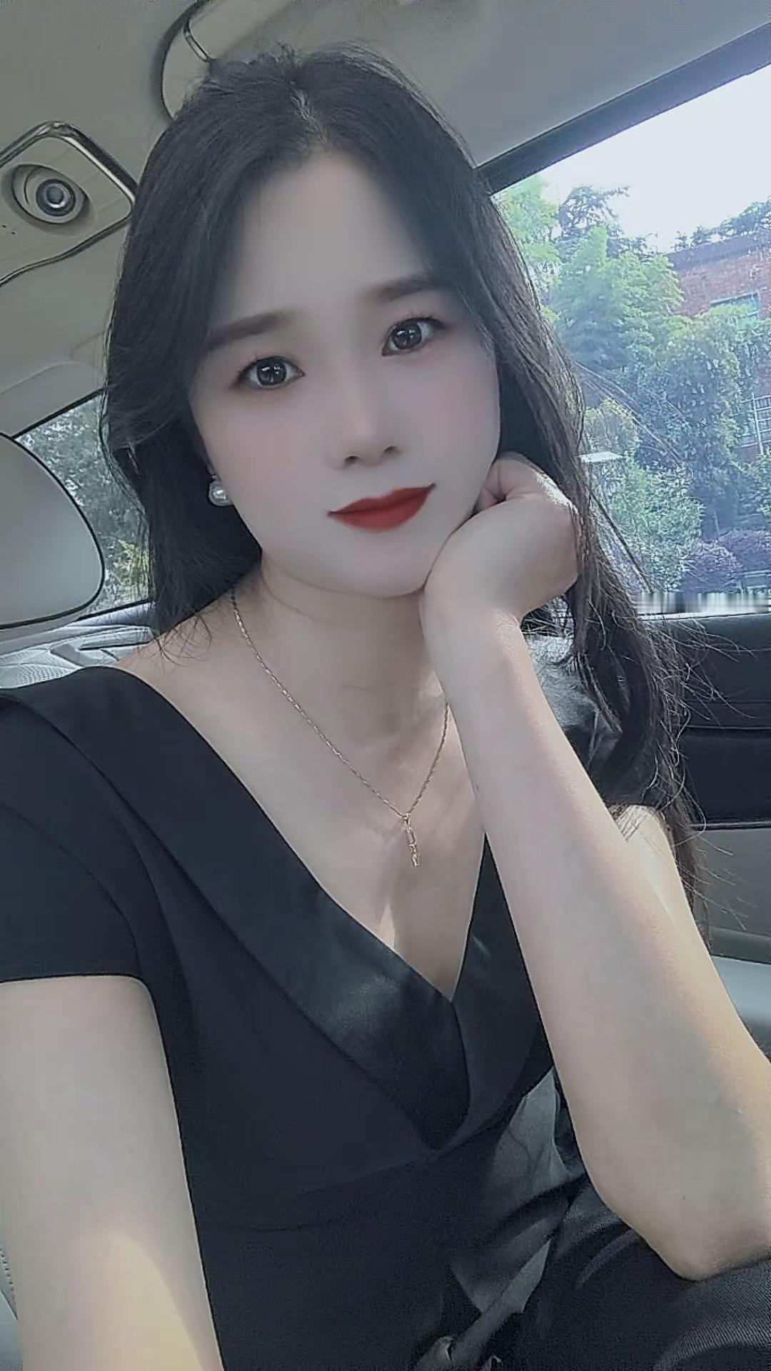 难怪都是女人到了中年，就会发胖，现在我是真相信了，去年这时候还穿S码，今年这时候