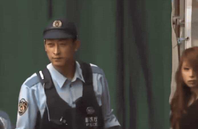 日本26岁美女真霸道：吃霸王餐还脚踹男店员下体，竟称“踢蛋蛋不是打人”！日本一名