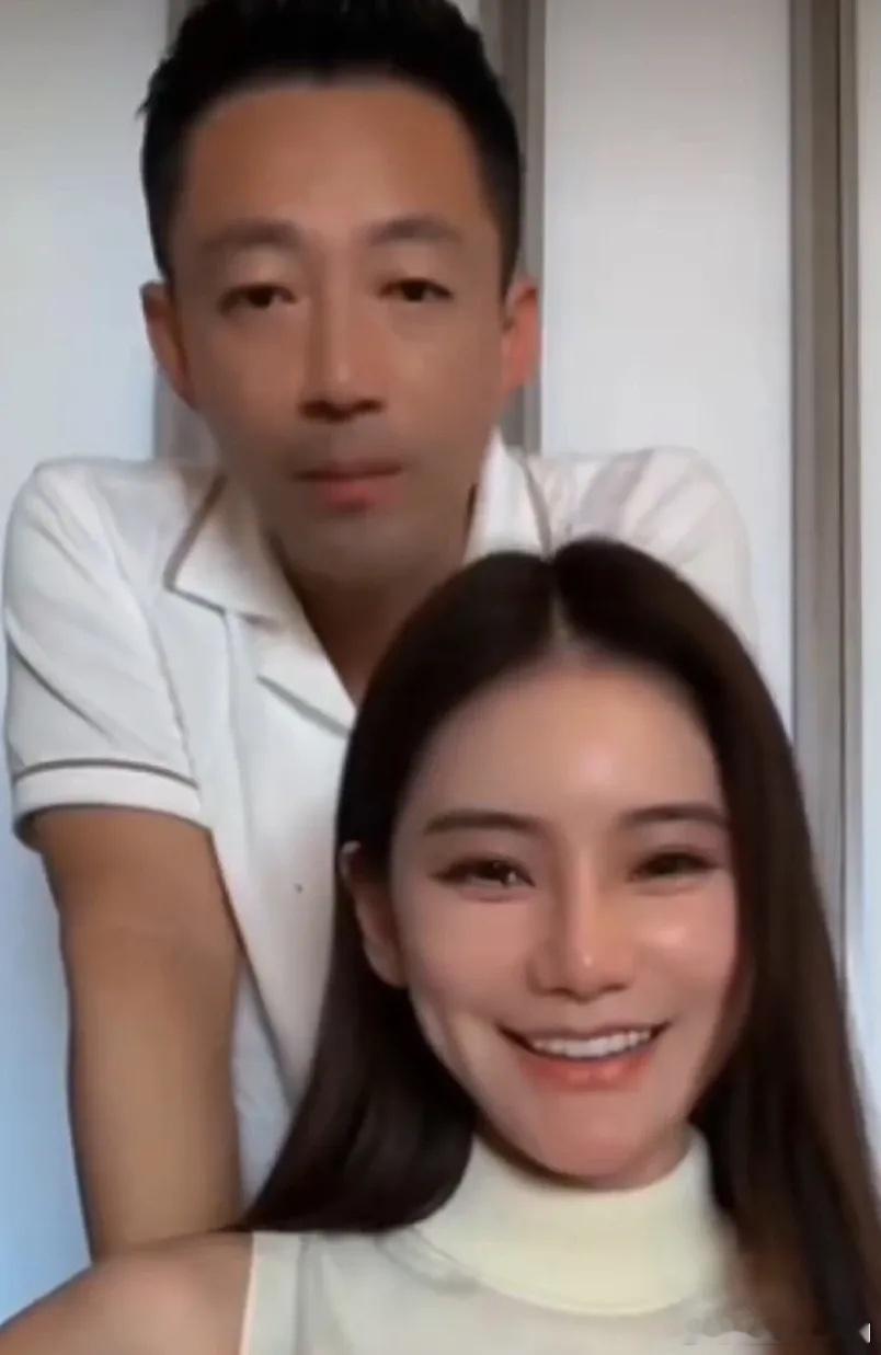 Mandy直播谈老公汪小菲，她口中的小菲和我们印象中的完全反转了，完全没想到小菲