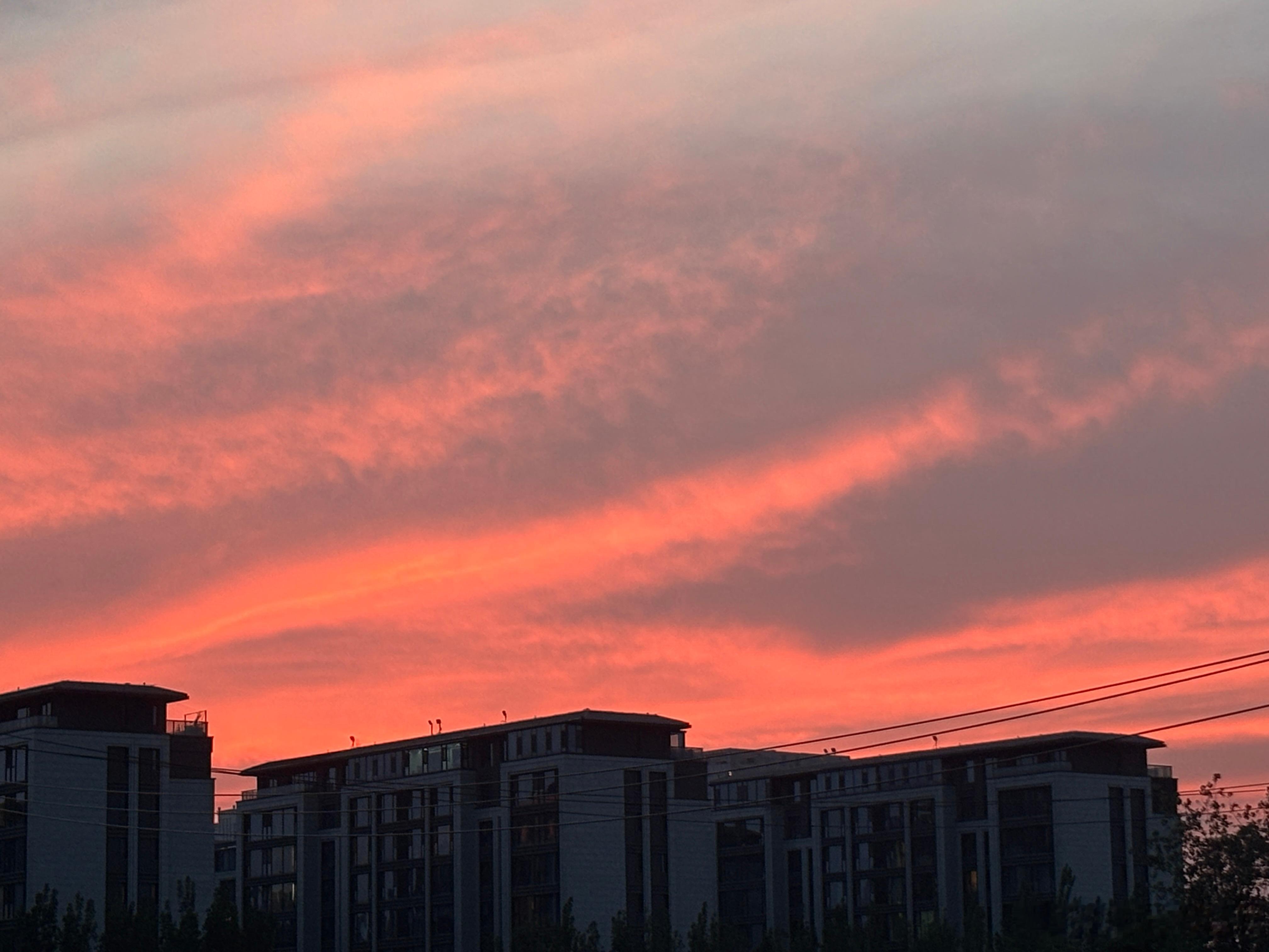 预报39度，地面温度可不止朝霞晚霞都好看 