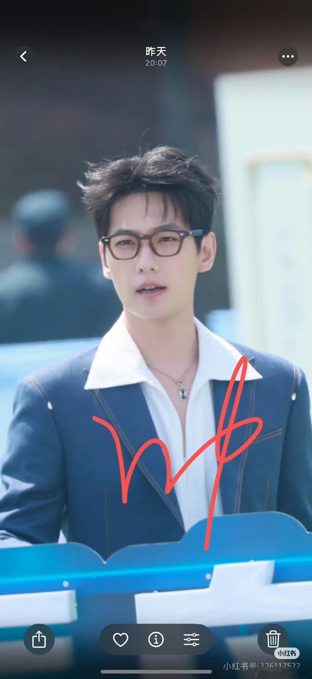 杨洋高智感男友杨洋西装眼镜look 啊啊啊爱你 ​​​
