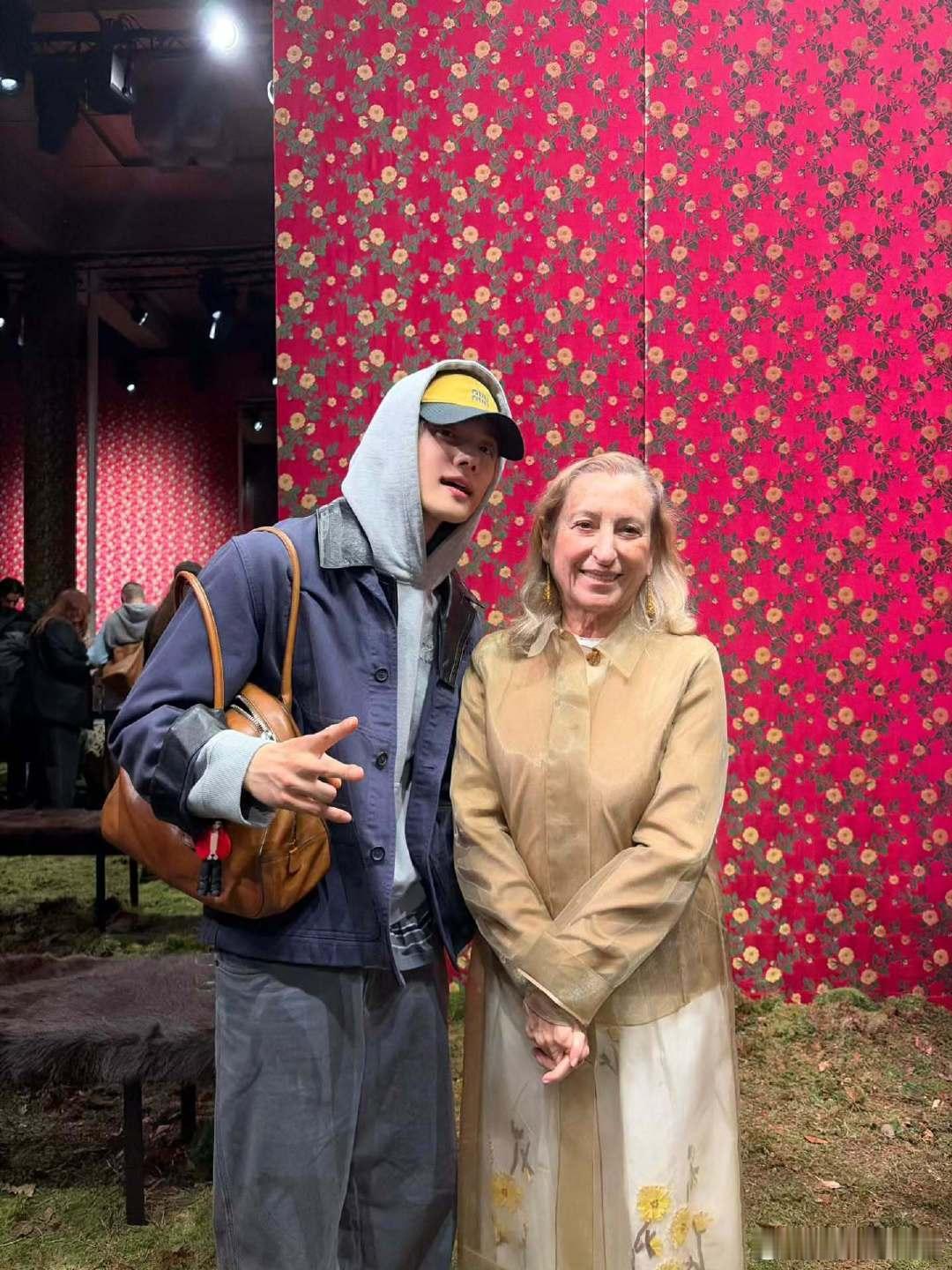恭喜崔然竣，全球第一且唯一拿到miumiu title的男艺人出现了 