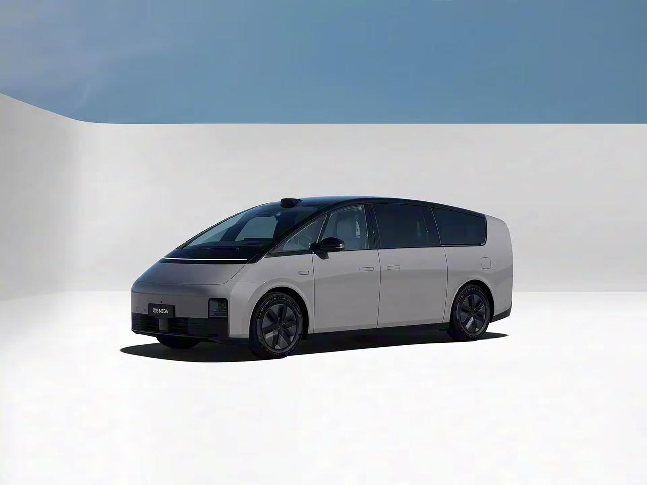 理想汽车秋季战略会反思“效率慢了”，头号强敌鸿蒙智行明年就25款车型，再不加速真