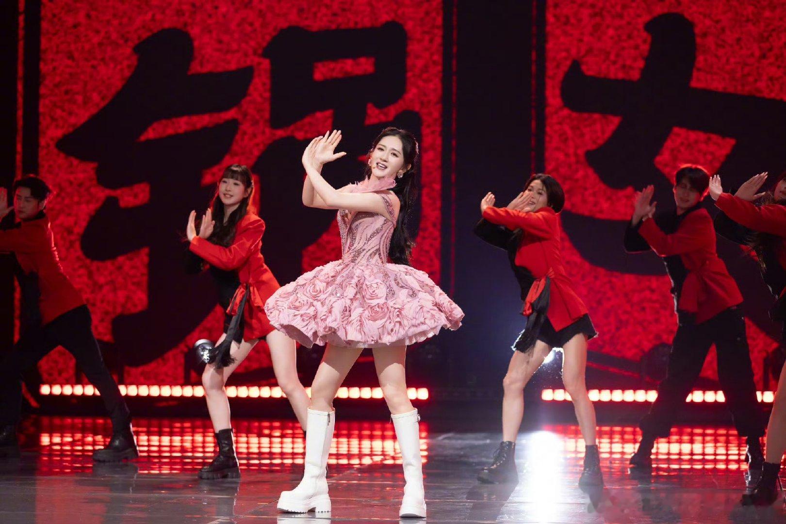 谢娜把娜就聊姐姐写成了一首歌 从想到做到直接落地成完整单曲，谢娜的行动力和创作力