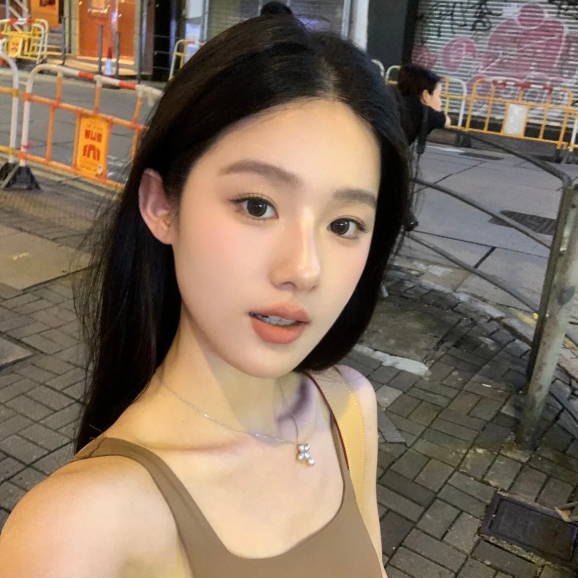 “每一朵花都盛开于你的到来” ​​​