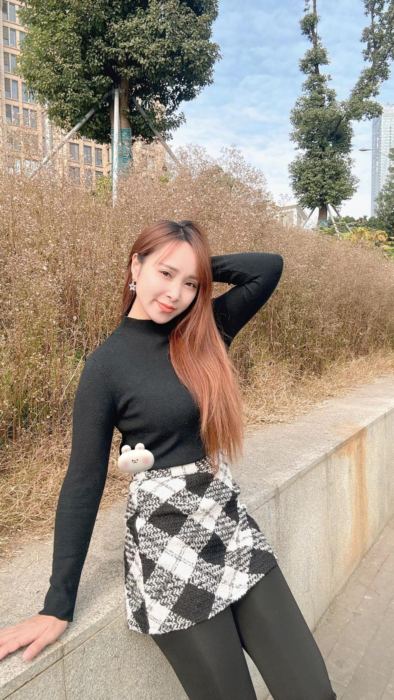 88年的小龙女！初听是姑娘，再听是阿姨，句句不提青春，句句唱的是青春，歌还是当年