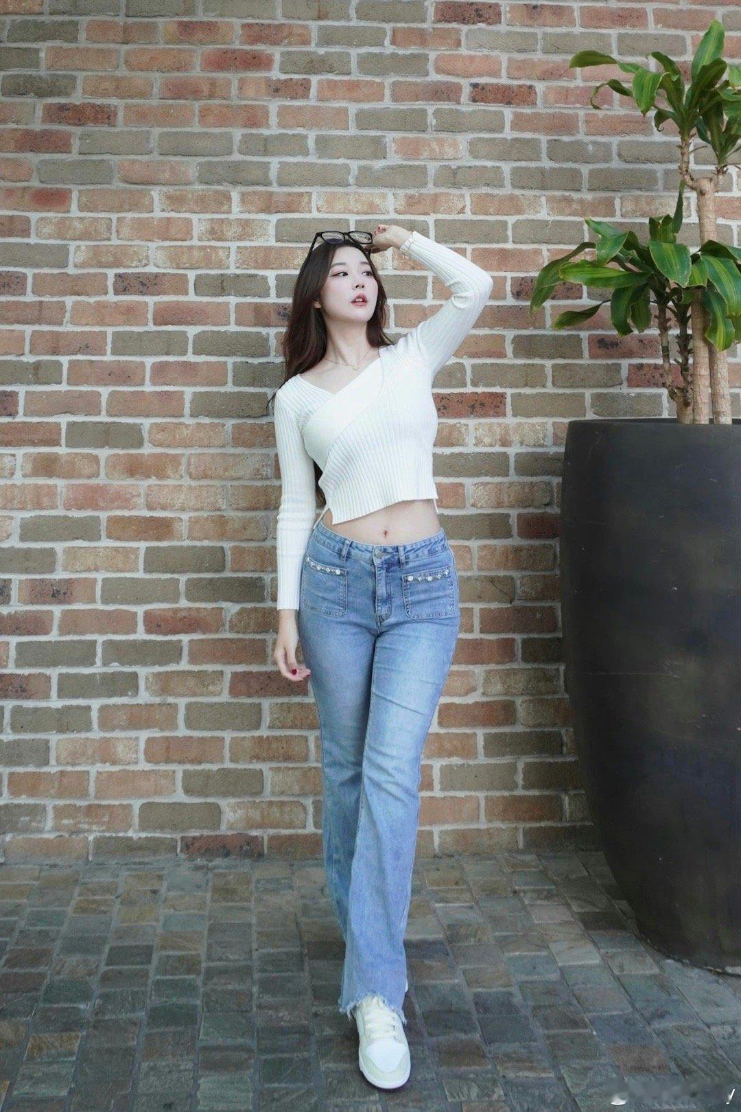 好家伙！Kitty还是懂xdm爱看什么的[舔屏]纤腰美臀御姐风十足！解说Kitt