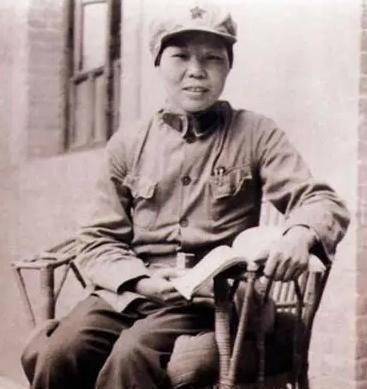 1950年,毛泽民的前妻钱希均去看毛主席,轻声说道:“泽民不在了,主席要照顾一下