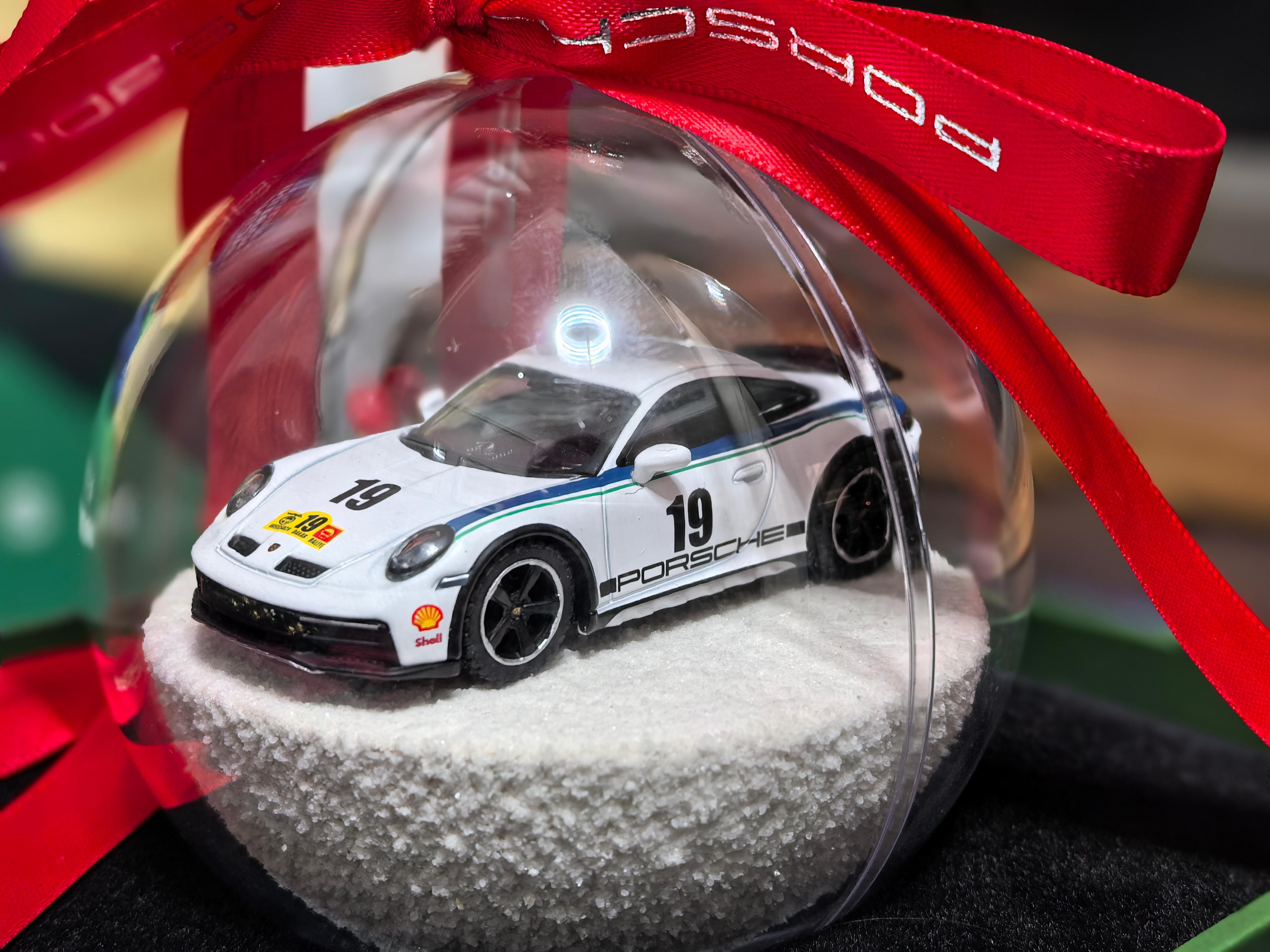 收到一份来自保时捷的精致圣诞礼物圣诞礼物 911 Dakar，争取有朝一日变成1