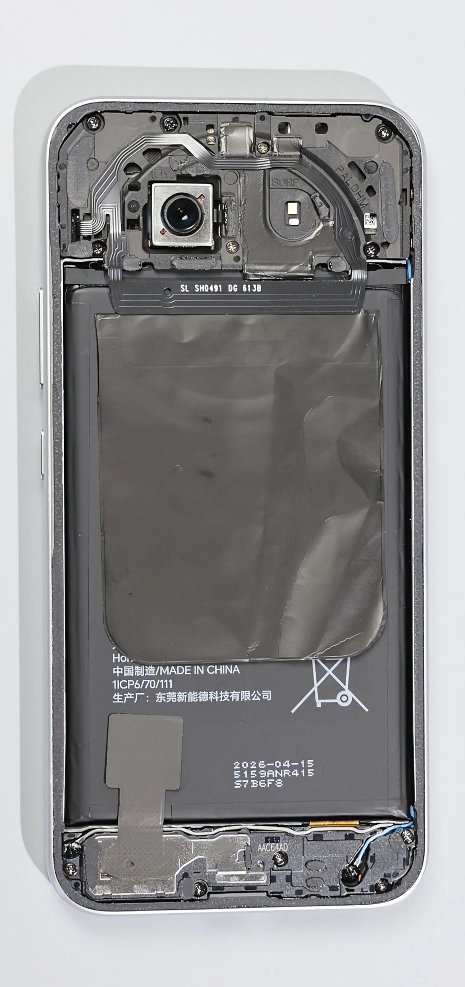 拆开荣耀X80 Pro Max的后盖，终于明白这手机为啥可以卖爆了，一块电池就占
