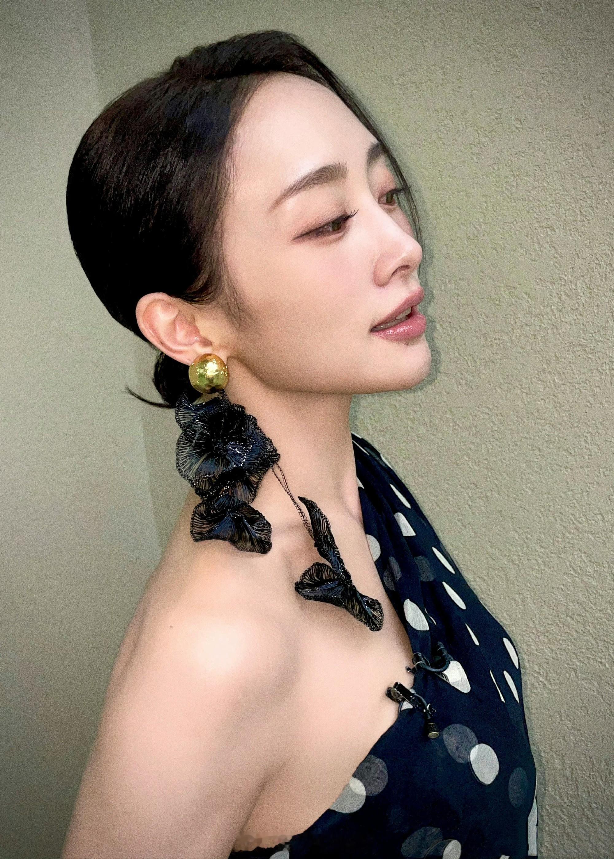 郑妮可波点时尚 ​​​