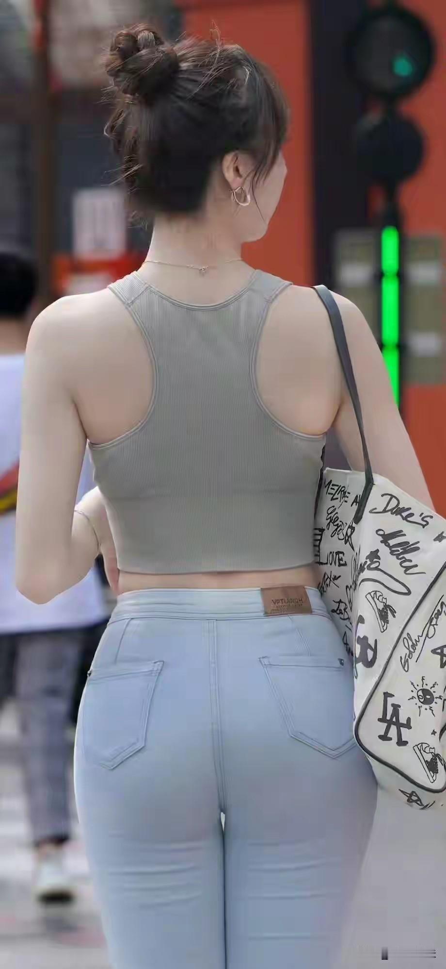 女生如何穿搭看起来时尚更有品味呢