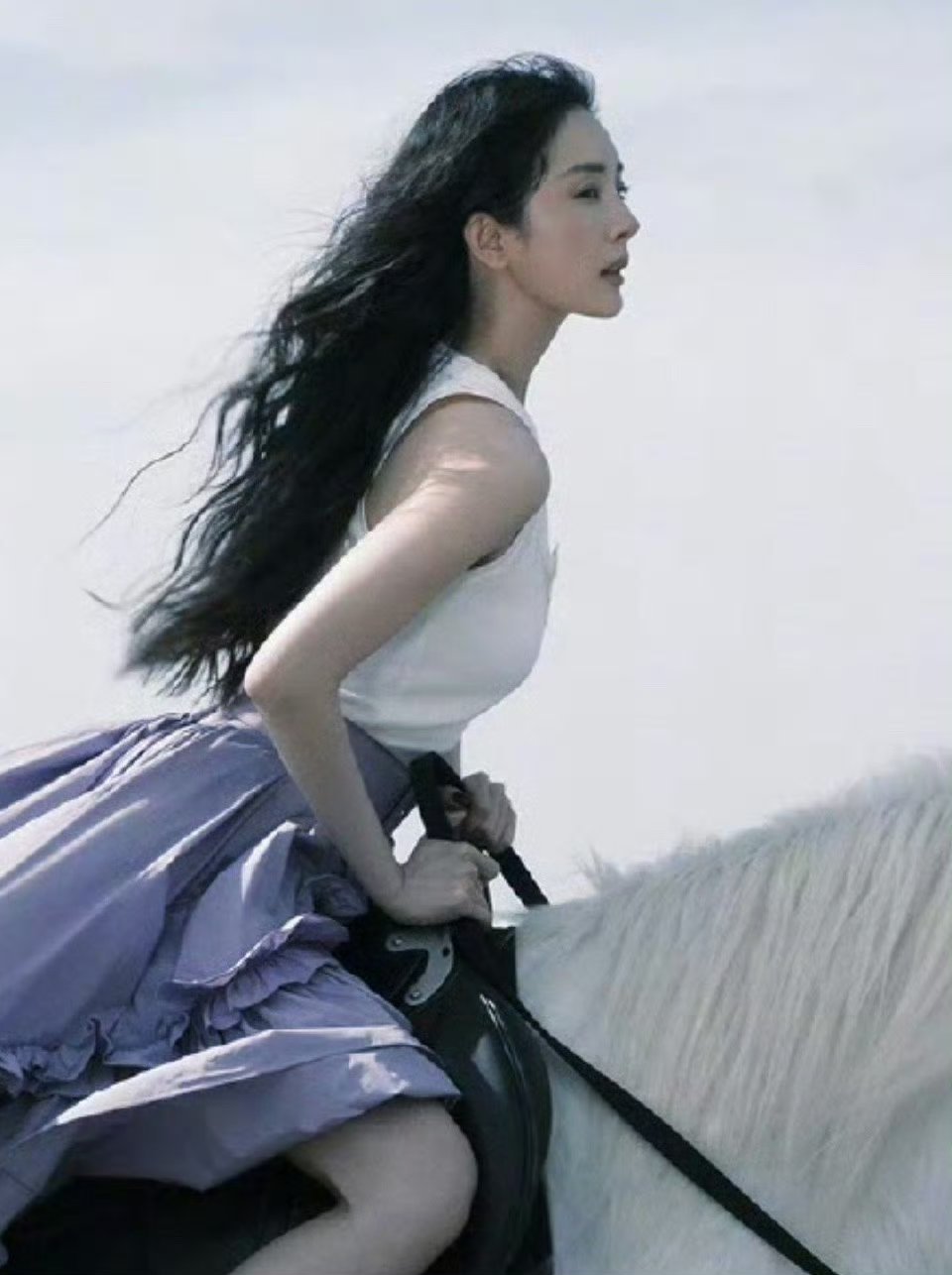 杨幂VOGUE这张算神图吗... 