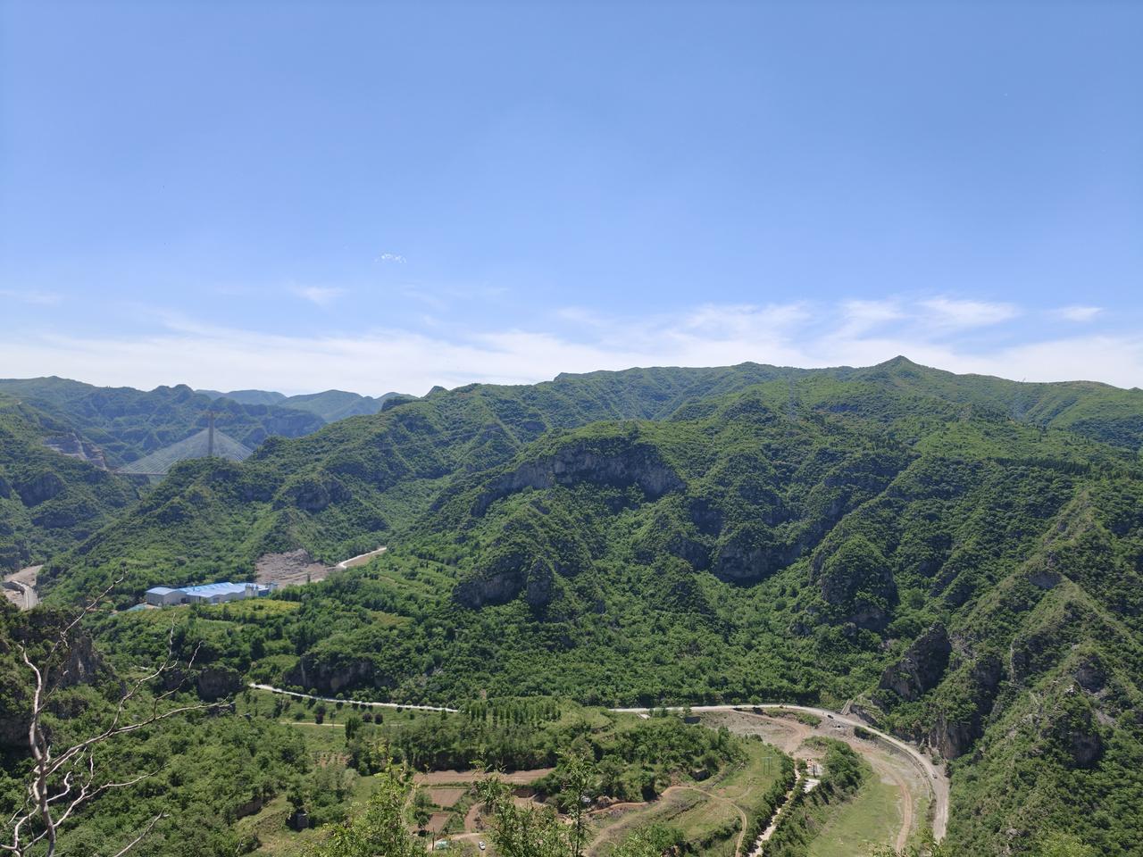 遇到难处别总纠结为什么是我。
老天下雨，从不会只淋一个人。
很多事只是恰好摊上了