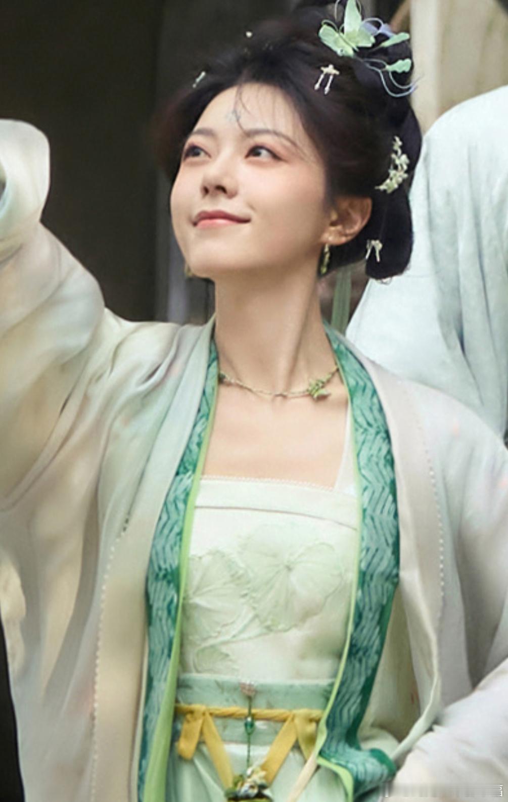 《一念江南》这官宣节奏，真是把“端水”玩出了新花样。🍵10点整发大合照，10点