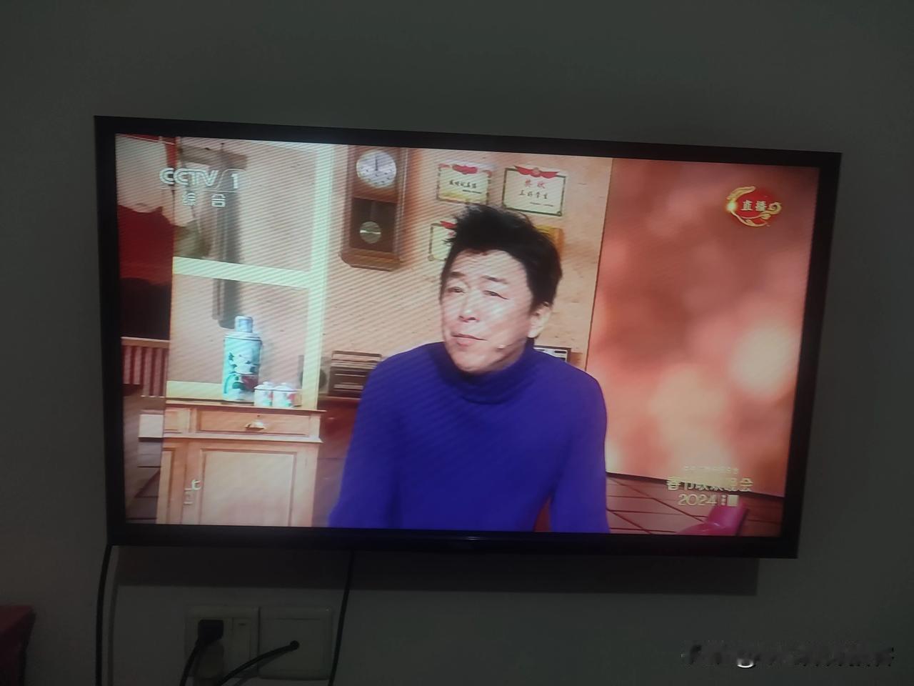 黄渤独唱歌曲《拼音》感动了无数观众，被网友誉为春晚最佳歌曲。这首歌曲的特殊之处在