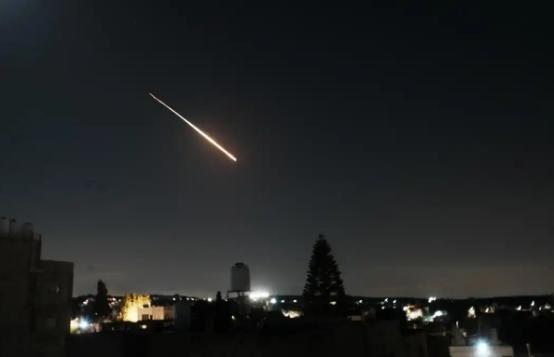 一场中东冲突，意外揭开了美国全球战略的窘迫现状，也让萨德反导系统的命运发生戏剧性