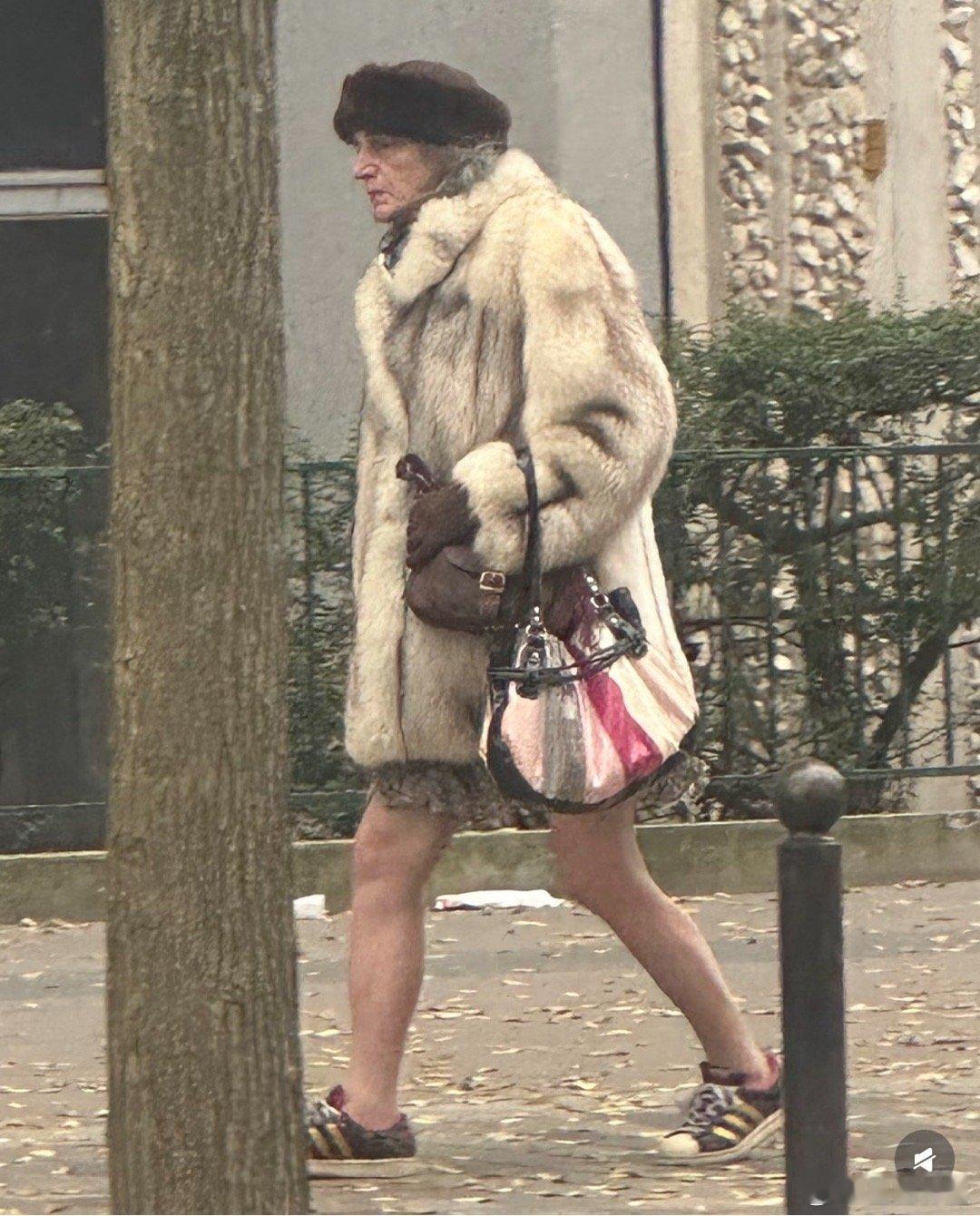 法国时尚老炮的穿搭。听说过一个梗，欧洲人对冷这件事没有什么意识，它们只会觉得身上