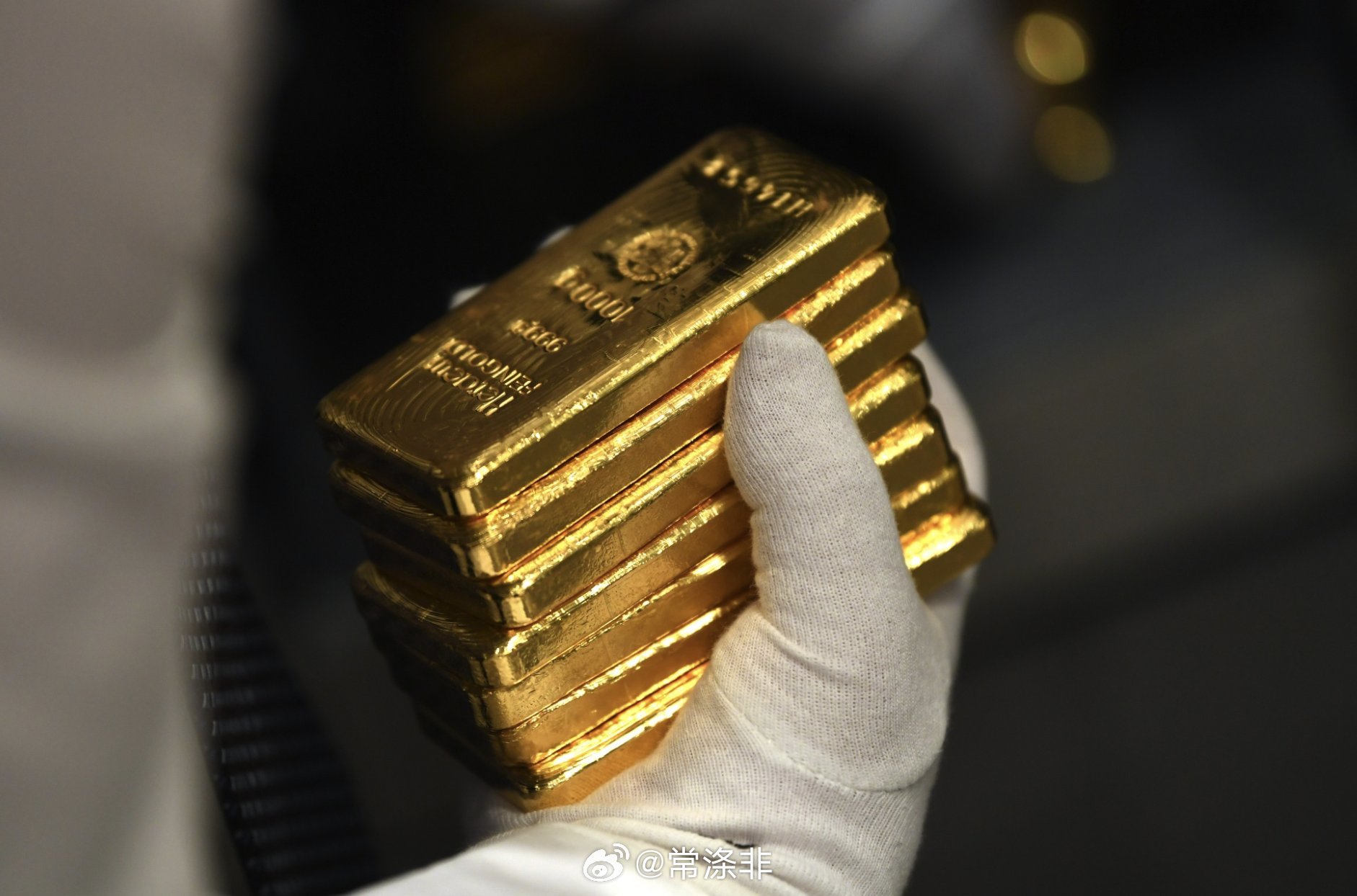 我们来思考一下这个问题： 俄罗斯🇷🇺： 世界第二大黄金生产国限制出口超过 1