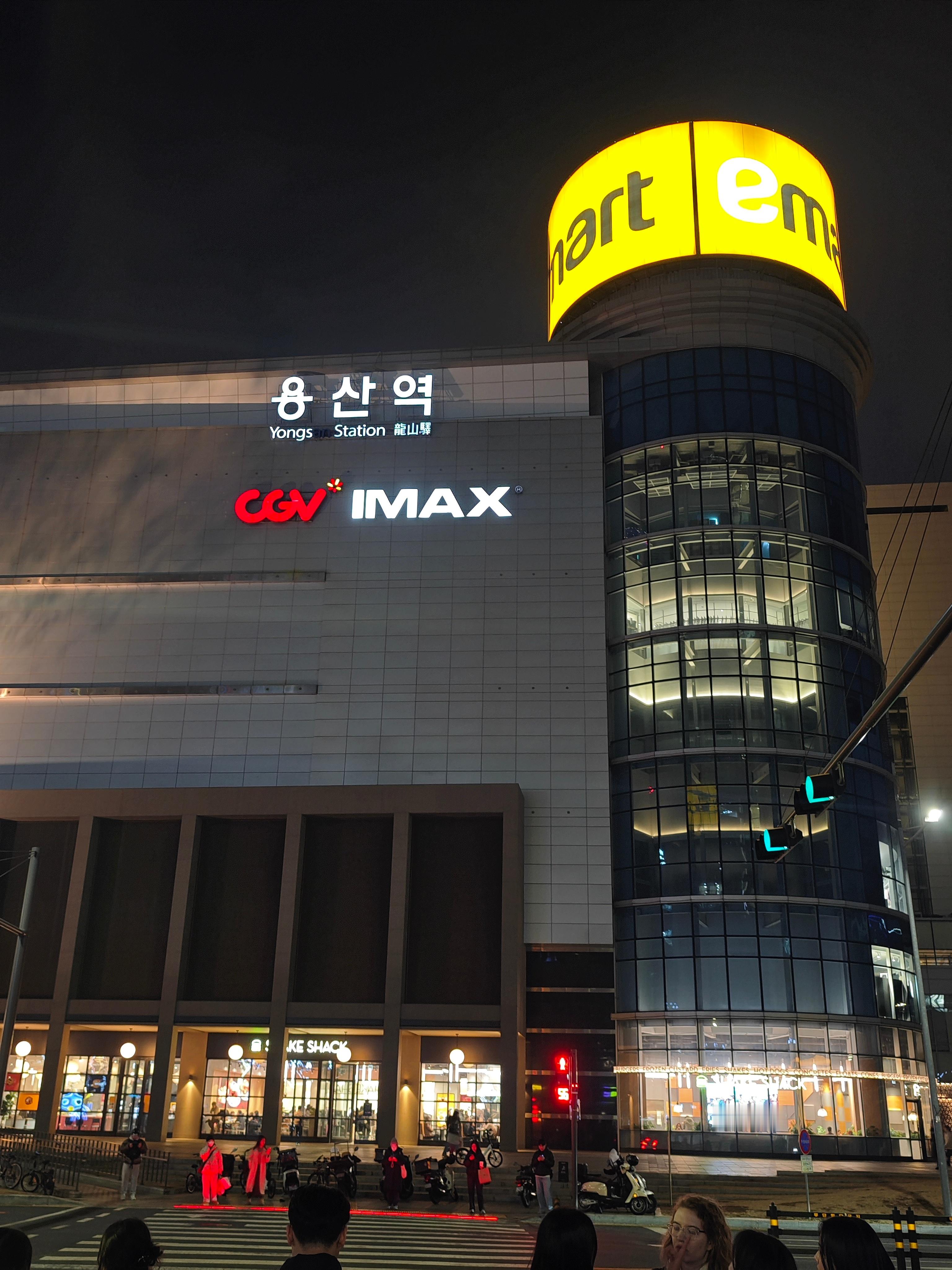 诺兰的《星际穿越》大银幕看了快十次，终于可以看顶配IMAX GT版本了，来到这个