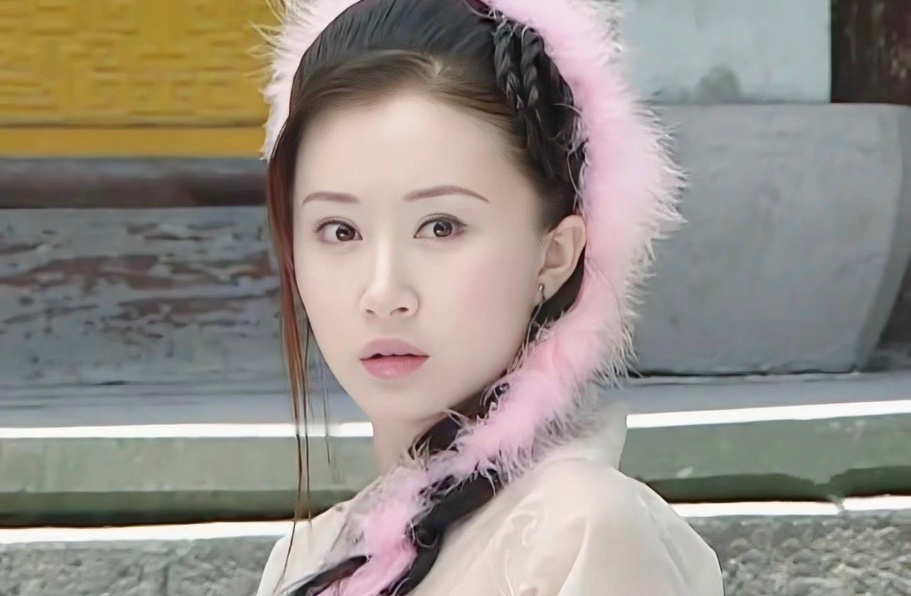 舒畅和宋佳参加活动同框，她脸怎么变成这样了……这还是当年宝莲灯那个小玉吗？ ​​