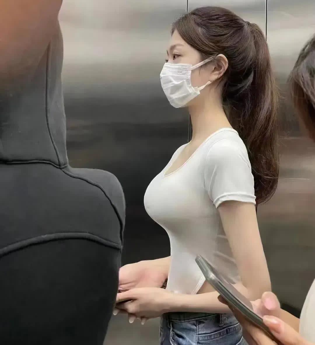 怎样才能加上他的微信
在这个信息爆炸的时代，微信已经成为了人们交流和联系的重要工