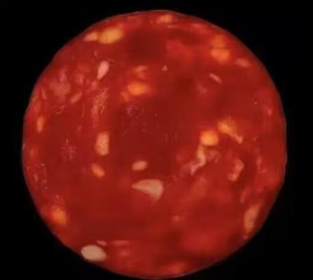 大家看看这是香肠还是恒星？
2022年法国知名物理学家埃蒂安·克莱因就用一张西班