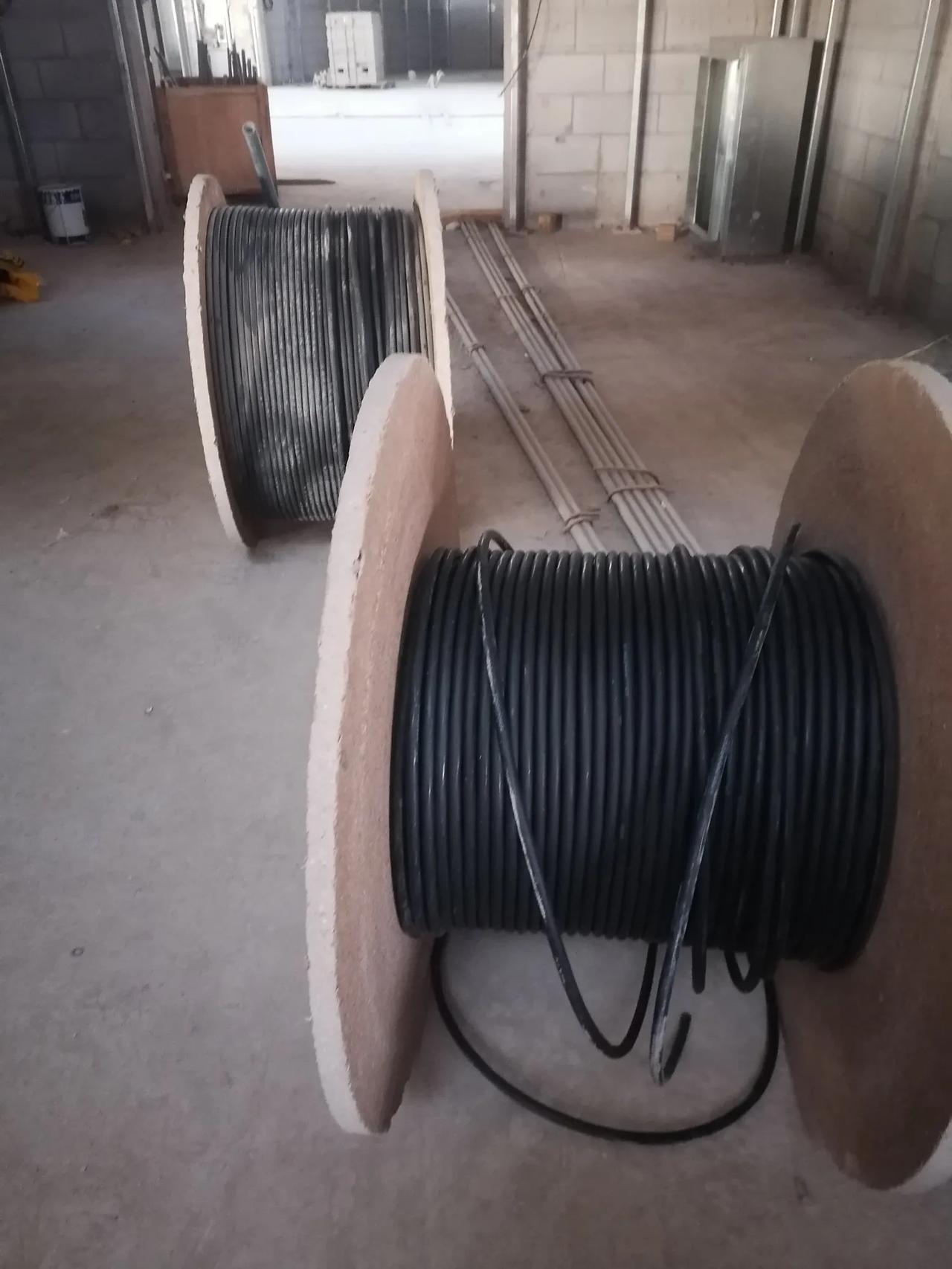 大家好，我是水电工星仔，今天不得了，冷到怀疑人生，居然到了零下8度，让我这个南方