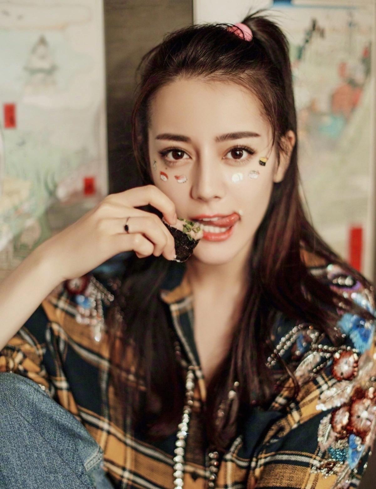 迪丽热巴，好精致的一张脸！迪丽热巴 迪丽热巴颜值 审美测试 建模感拉满的妆容教程
