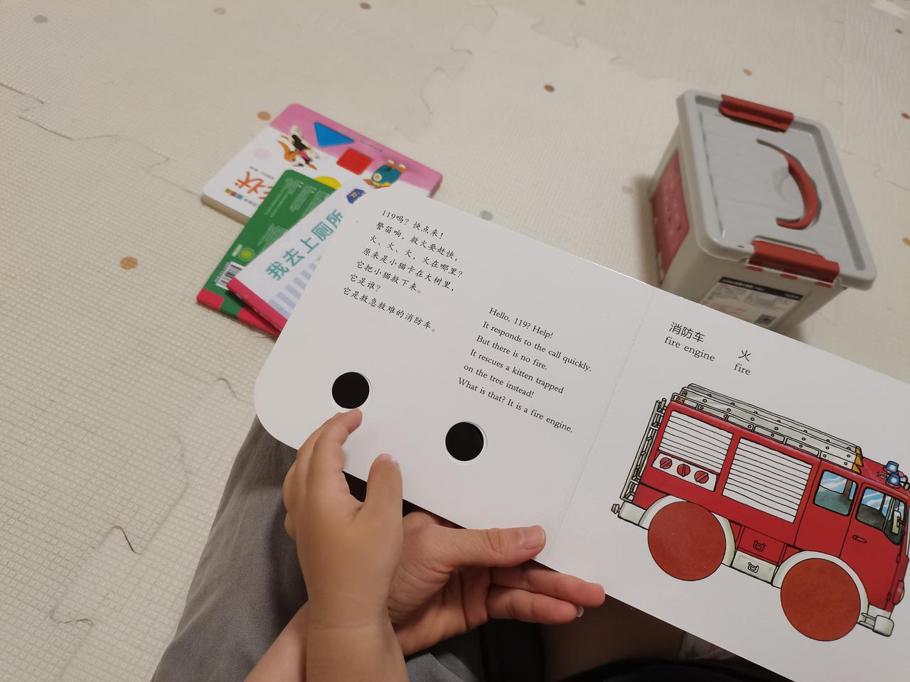 中午在厨房，
听到小老板在那自娱自乐念叨，
有一种恍惚感。

仿佛那是我儿子，