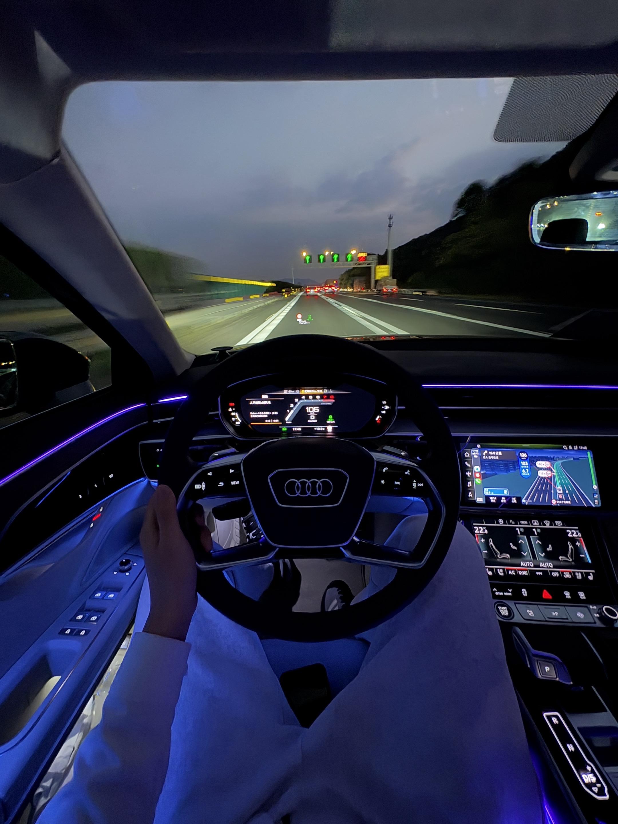 我请问呢？到底都是谁在说奥迪的内饰不好看 奥迪的内饰简直是“极简奢华主...