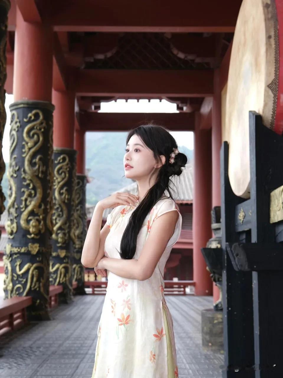 你喜欢哪一种气质的美人?冷艳型美人，气场强大，让人敬畏。