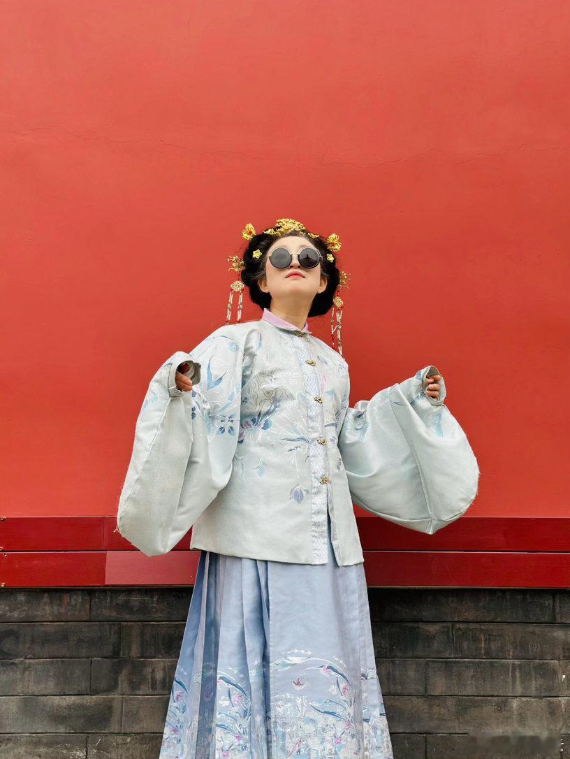 旅行 特么，谁说我们活不过片头？我们可是穿越来的，有无数条命，可无限重生 沈阳·