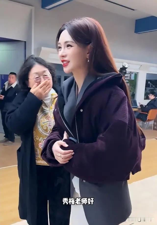 沈梦辰帮婆婆追星殷秀梅！63岁歌迷含泪高歌，这场跨越40年的圆梦感动全网

近日