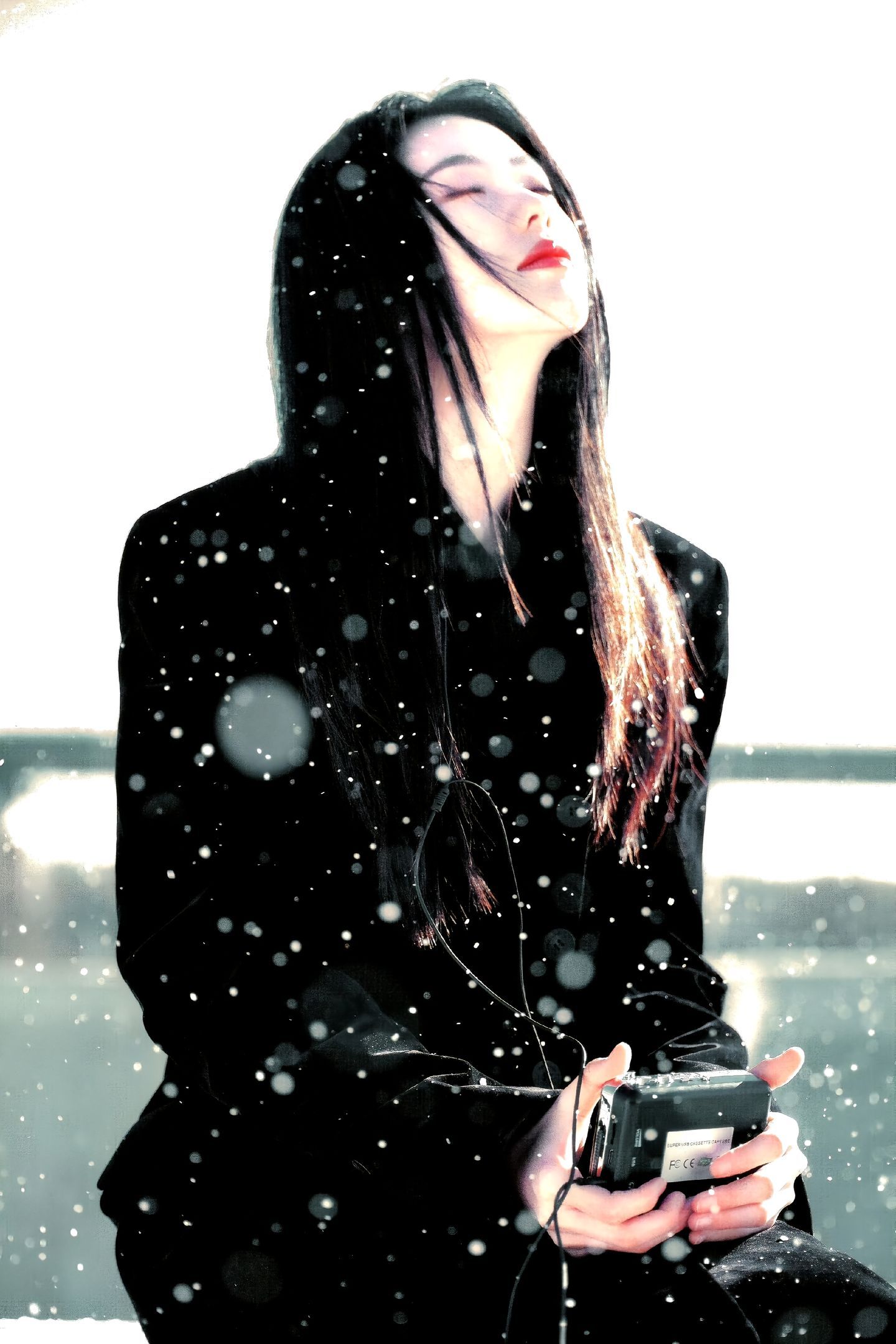 刘浩存在雾凇间唱歌好震撼的舞台，刘浩存在雾凇间唱起《天下雪长白》，开始像是公主行