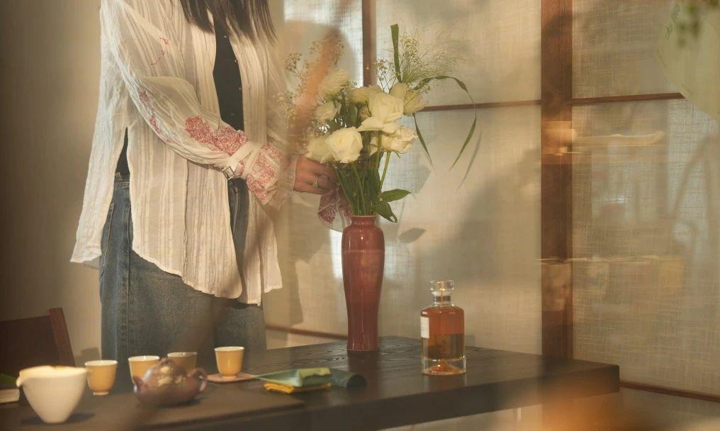 要么全力以赴，要么果断放弃。明确的生活态度会让一切变得简单，犹豫不决只会在是是非