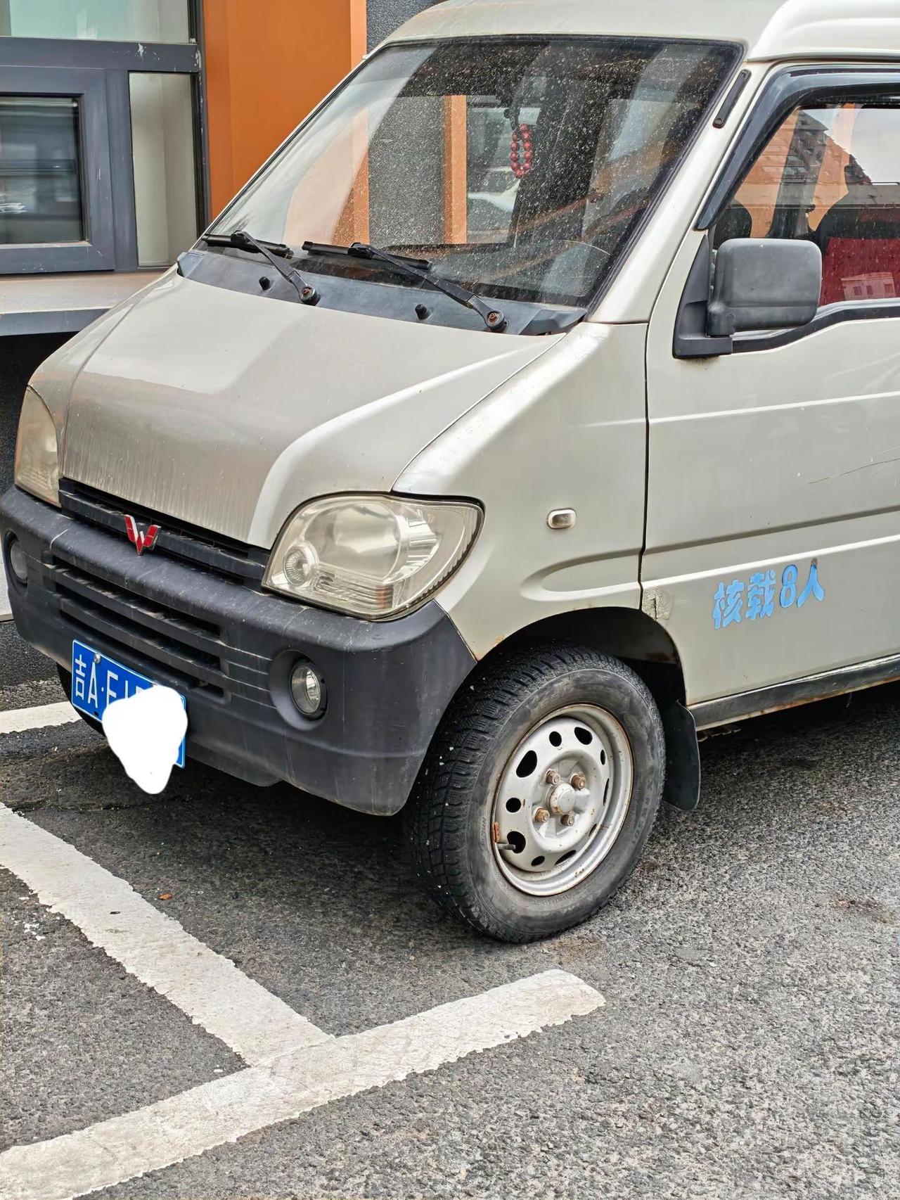 看来以前的认知是错误的，五菱面包车8座蓝牌第一次见老车