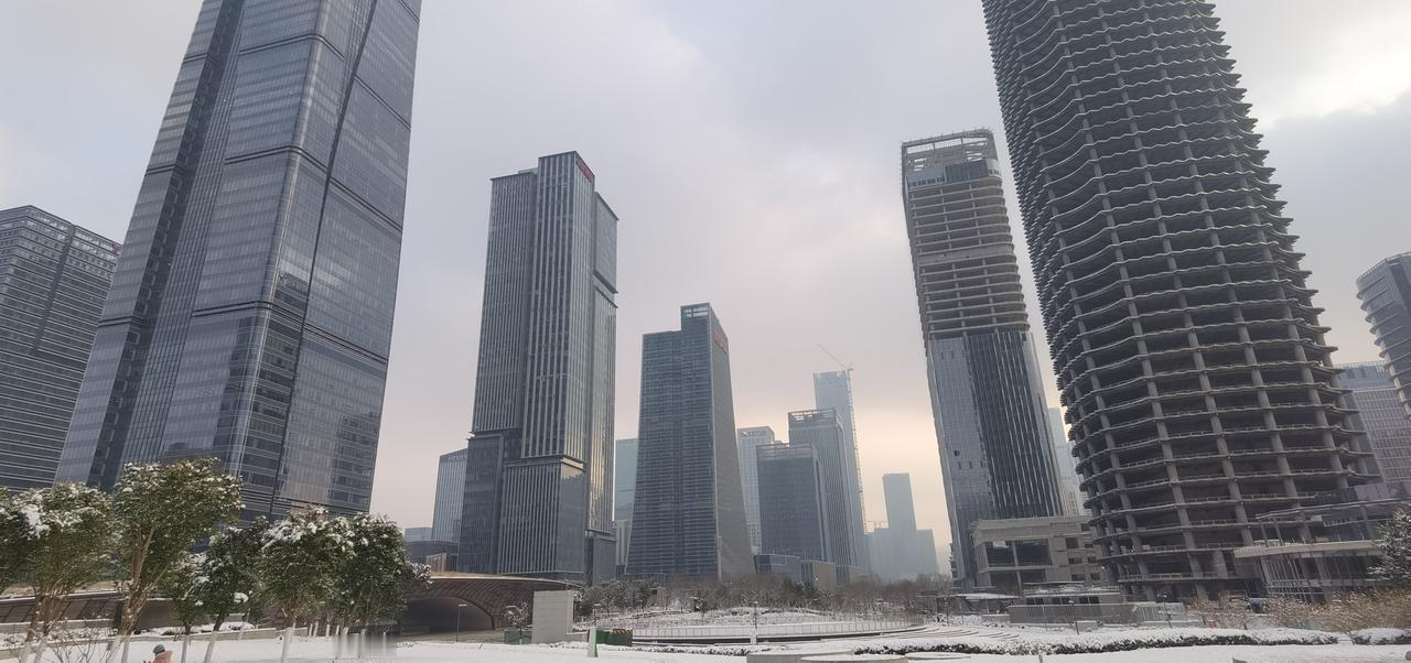 2025年济南CBD第一场雪