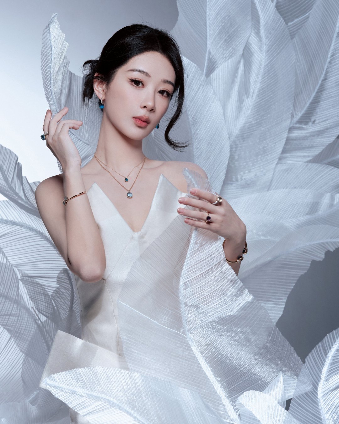 宝曼兰朵全球品牌代言人杨紫 柔韧与浪漫赋予生命张力，璀璨的背后自我无声共鸣。当一