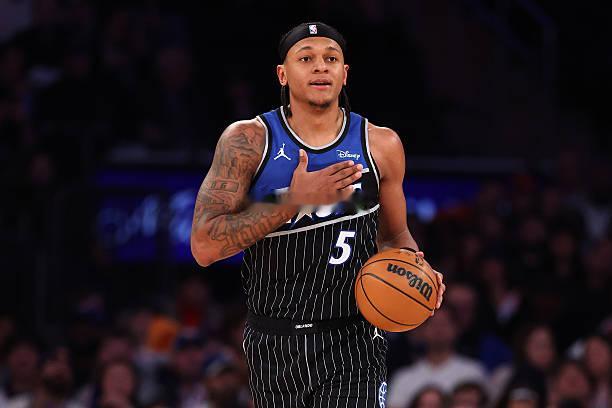 回头看看，魔术当初截胡班凯罗，导致火箭最终只能选到小贾巴里-史密斯，还真的未必是