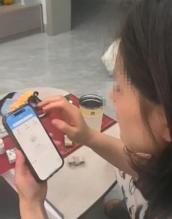 太离谱了！

安徽这位刘女士的遭遇，真是让人听了心里发堵。一个安安分分过日子的人