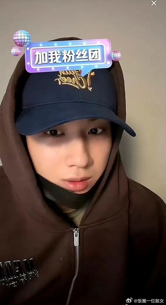 李宏毅怎么天天直播，是没戏拍靠直播蹭热度吗？ 