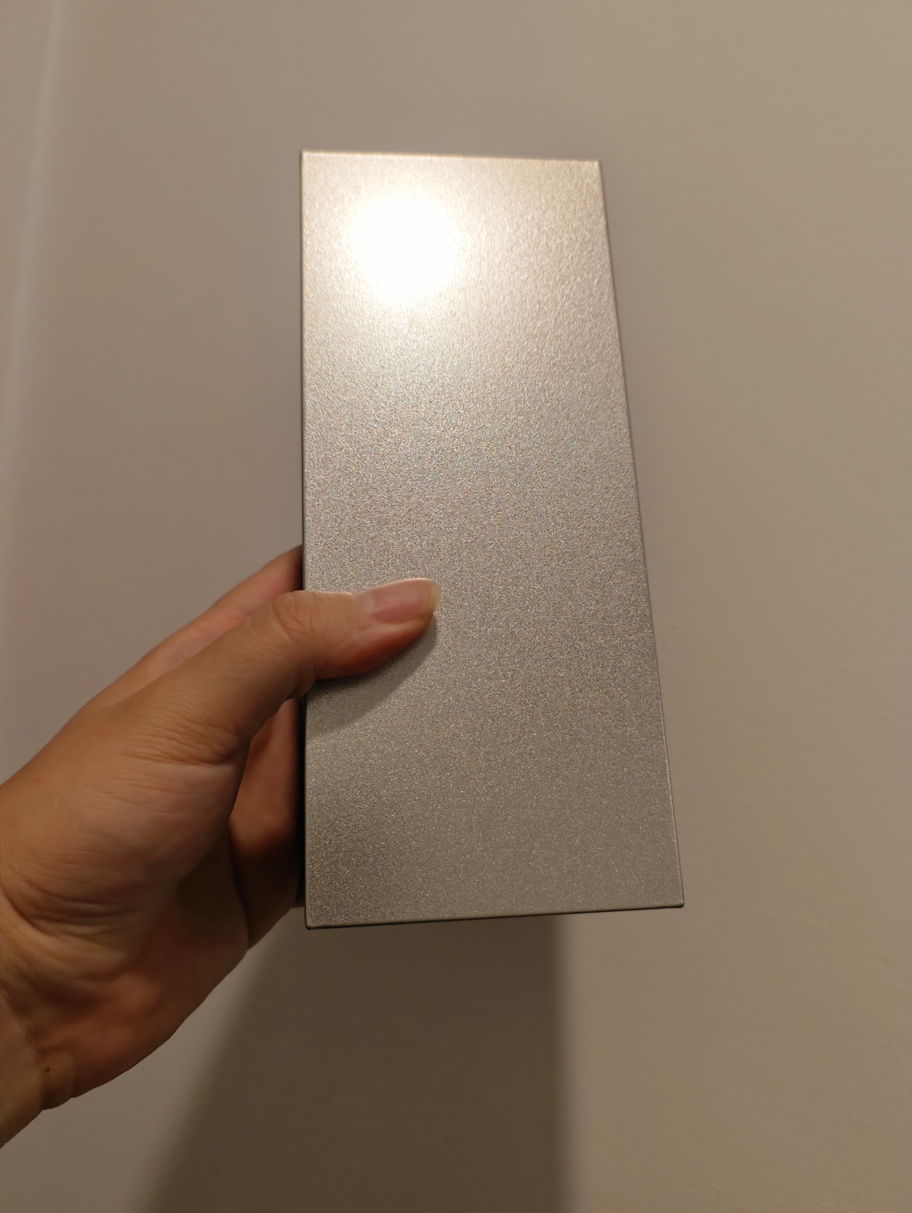古代遗迹的敲门砖？魔法信物的密封盒？傀儡皇帝的密诏匣？外星科技的能量块？都不是，