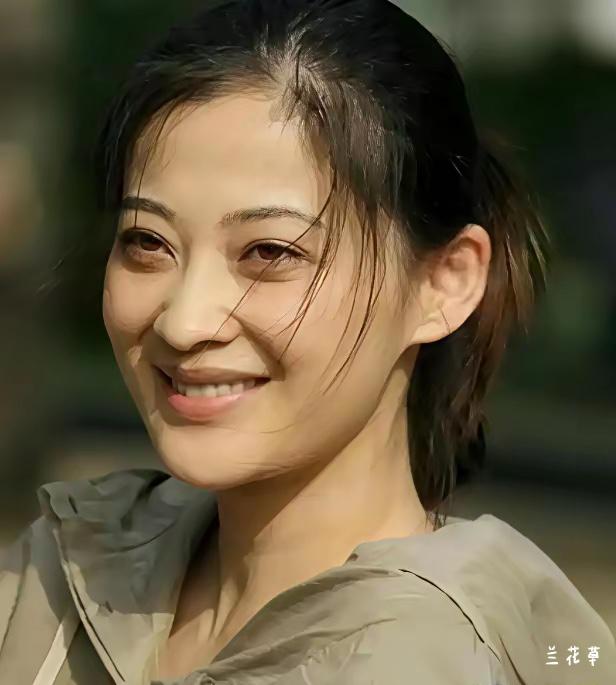 就喜欢梅婷这样的笑容，真实，自然，无美颜。