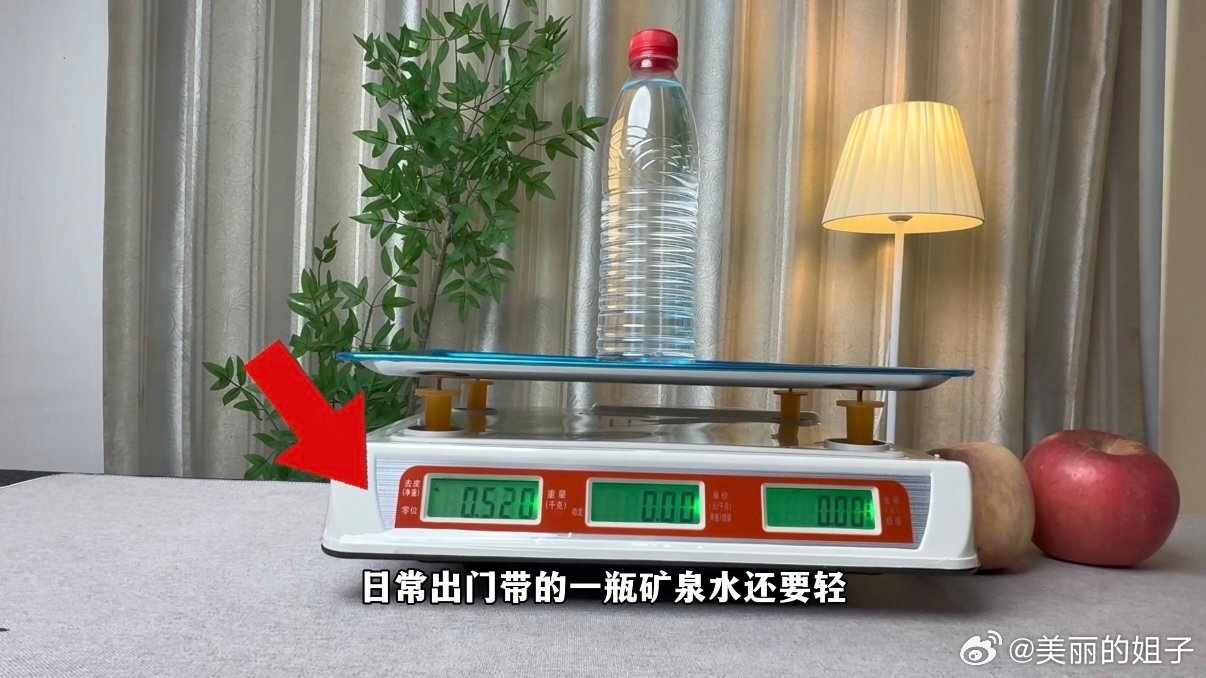 仅439克的平板有多轻10英寸平板将近两个苹果重 这个重量对于经常带平板出门的人
