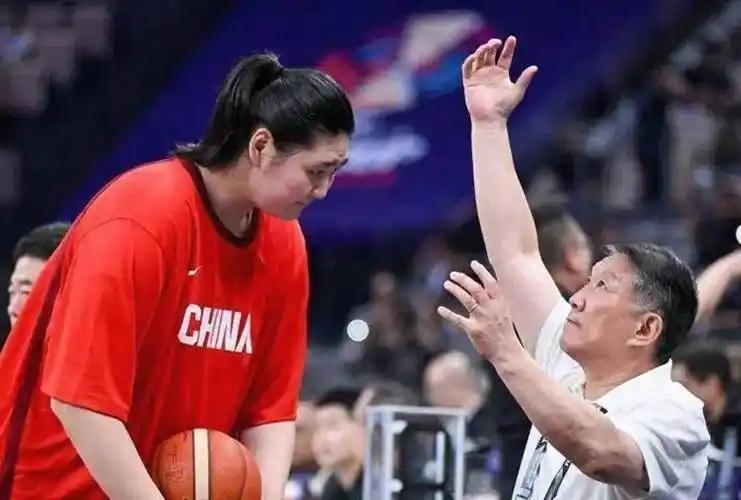 难得发声！宫鲁鸣谈张子宇世界杯表现：这位年轻中锋的表现打了“及格”，认为她面对如