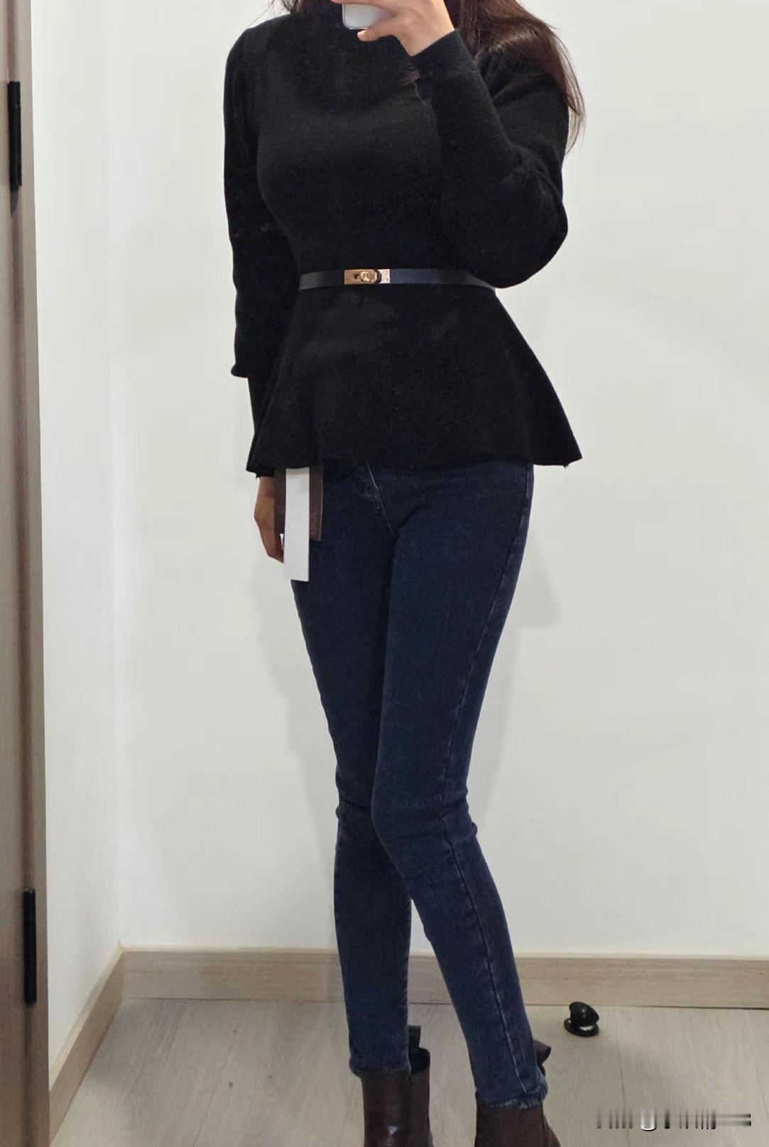 直到我遇到了一个很喜欢我的人 那𠆤人用行动告诉我 最好的爱是耐心和陪伴